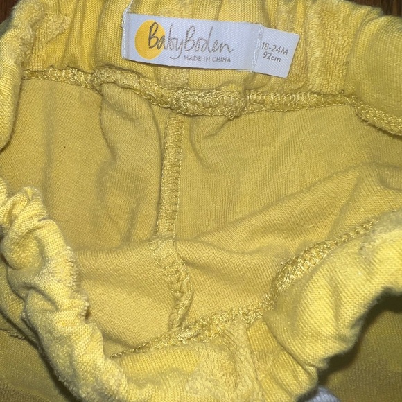 Baby Boden Toddler Yellow Summer Shorts - Picture 3 of 3